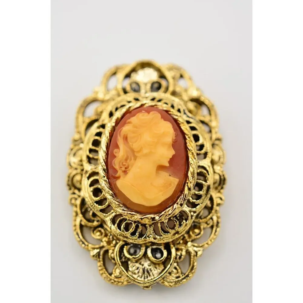 Gerry's Vintage Cameo Pin Brooch Antiqued Gold Oval Chunky Signed 1980s Bin5A
